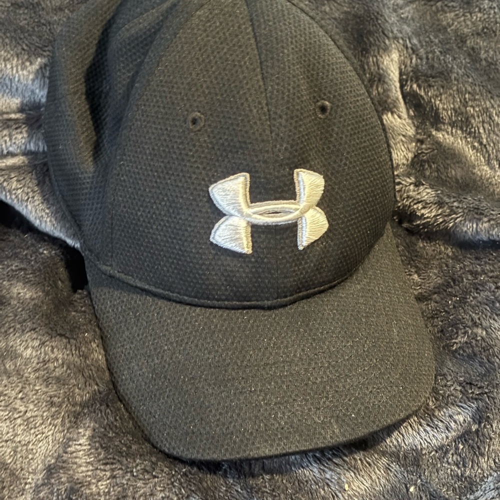 Under Armour Dark Gray Cap youth sm/md